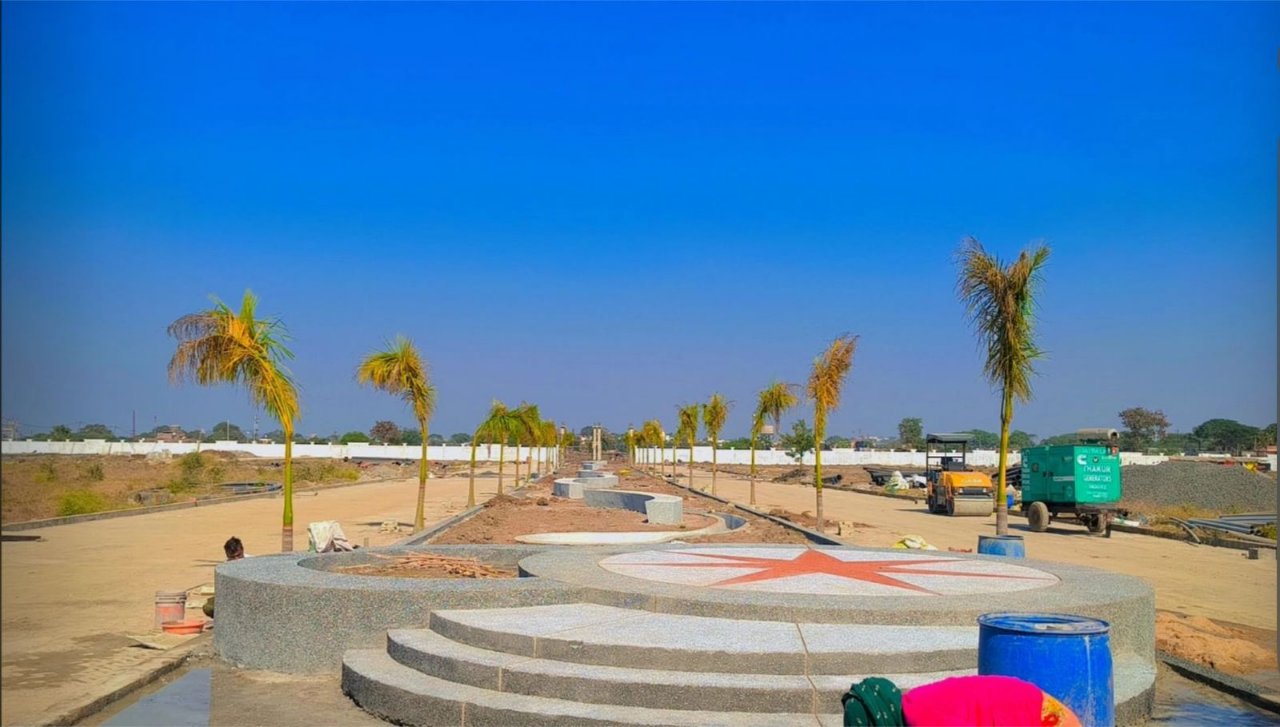 अंग्रेज़ी में डालें (खाली छोड़ने पर टाइटल से बनेगा, पर हिंदी टाइटल के लिए मैन्युअल भरना बेहतर है)